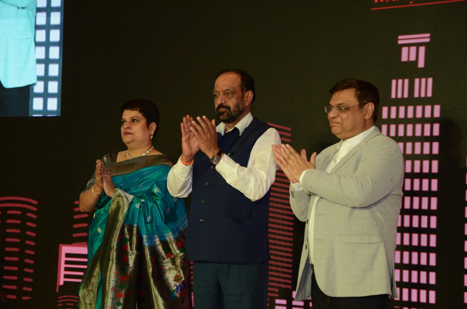 SOS Nitelife Desi Homes Realty Icons and Excellence Awards, a stupendous success - Hello Mumbai News